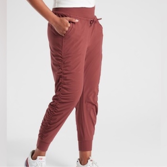 Athleta Pants - Athleta Attitude Lined Pants Size 6 Rose Mauve Ruched Joggers Cozy